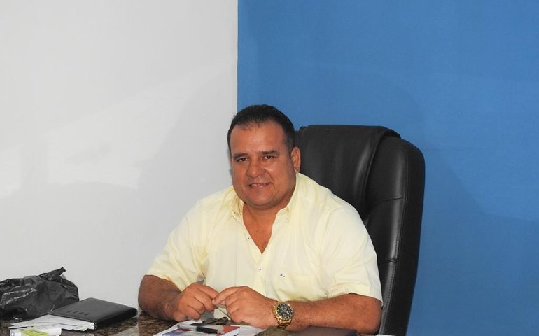 Prefeito de Paripueira corta o próprio salário na pandemia do coronavírus