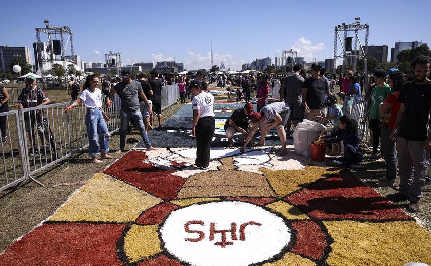 Tapetes de Corpus Christi são tradição de Açores trazida para o Brasil