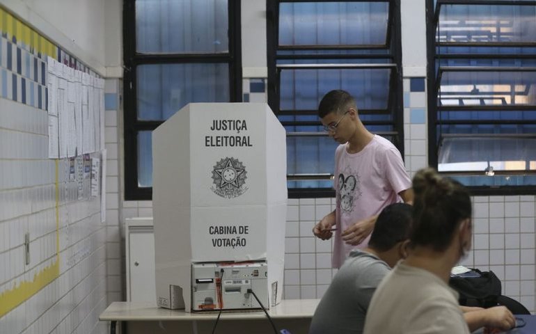 Deputados aproveitam janela partidária para firmar alianças nos municípios