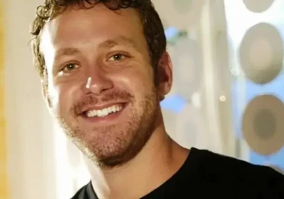 Ator Sérgio Hondjakoff culpa papel em Malhação por vício em drogas