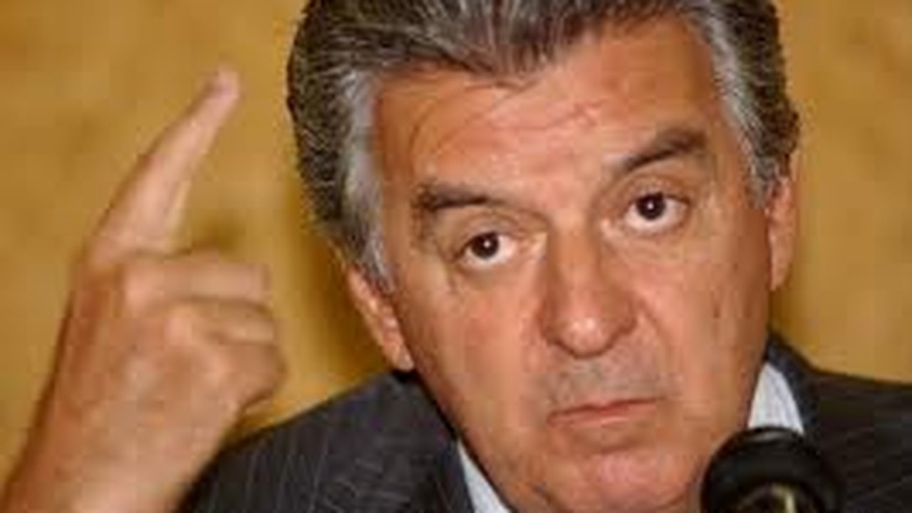 Ex-ministro se livra do mensalão mineiro