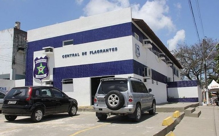 Pitbull morde criança em um condomínio em Maceió; tutor é preso por desacato a policiais