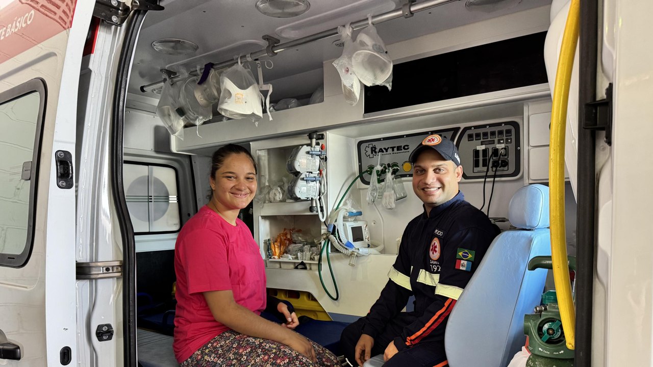 Jovem com paralisia cerebral realiza sonho de conhecer a Central do Samu Maceió