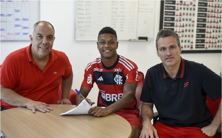 Flamengo oficializa renovação de Matheus França, joia da base, até o fim de 2027
