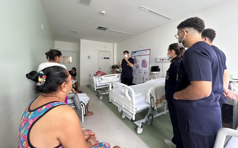 Projeto em parceria com universidade leva informação e acolhimento a pacientes do Hospital do Coração Alagoano