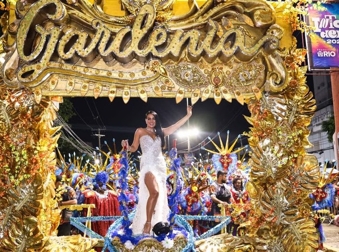 Gardênia Cavalcanti é homenageada pela Tradição e leva Santana do Ipanema (AL) ao Carnaval carioca