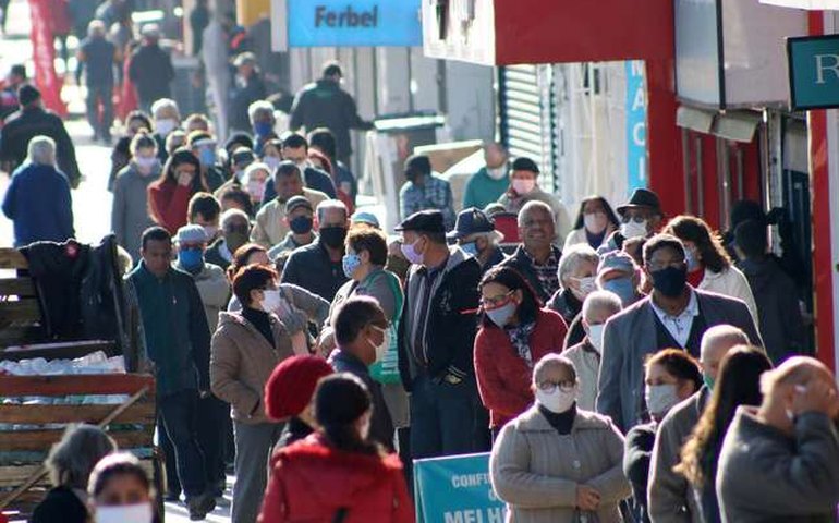 FGV: Quase 60% das famílias de baixa renda começaram o ano de 2022 inadimplentes