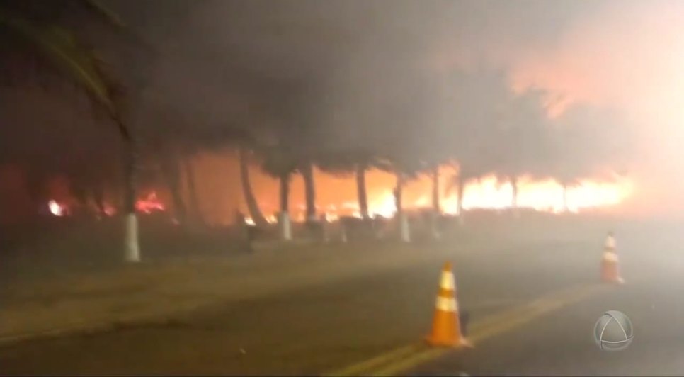 Espetáculo pirotécnico sem autorização provoca incêndio em Aracaju