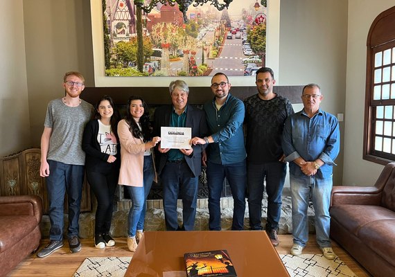 Prefeitura de Gramado recebe certificado por excelência em compras públicas