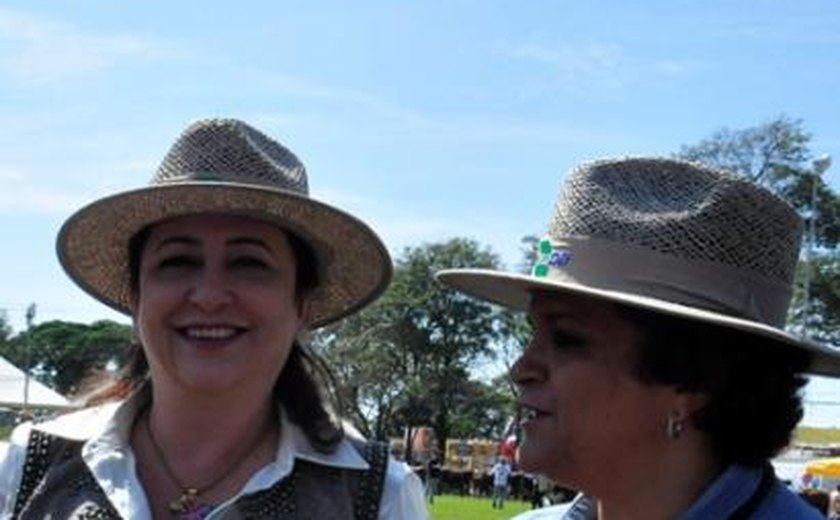 Kátia Abreu e Izabella Teixeira participam de feira agropecuária no Paraná