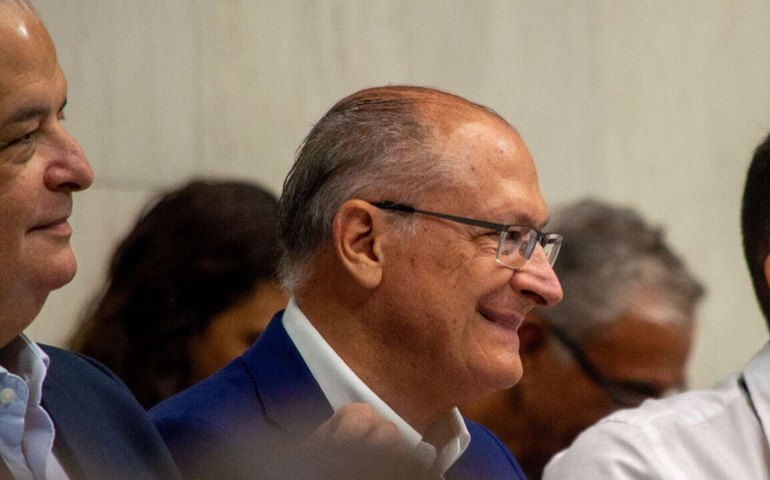 Alckmin critica violência política e lança candidato para governo de SP em congresso do PSB