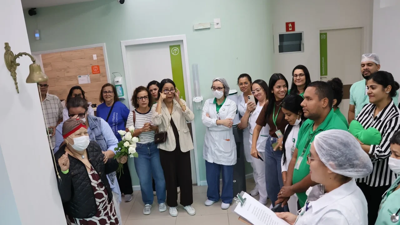 Unimed Maceió celebra último ciclo de quimioterapia de paciente com homenagem emocionante