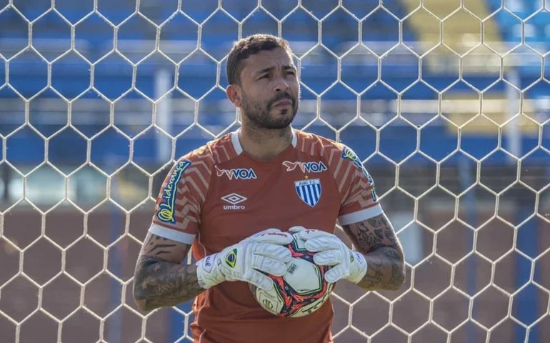 Santos anuncia volta do goleiro Vladimir e provoca críticas da torcida