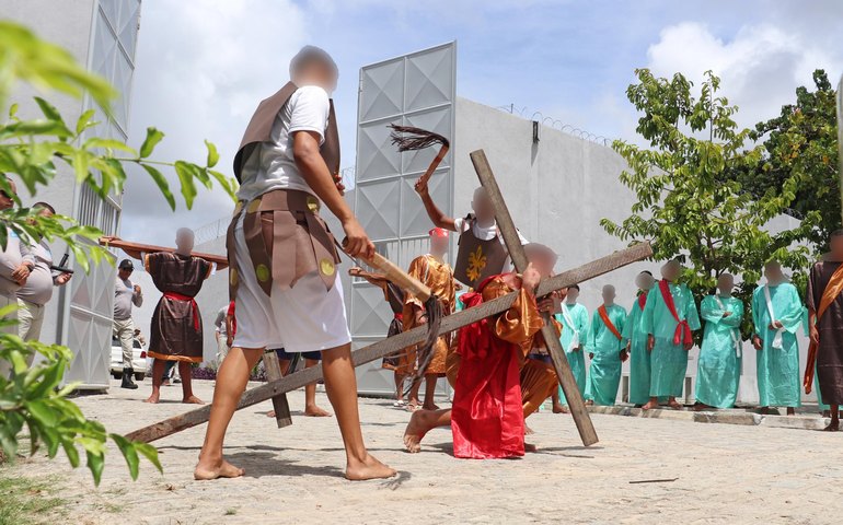 Socioeducandos interpretam a Paixão de Cristo e recriam os últimos momentos de Jesus na terra