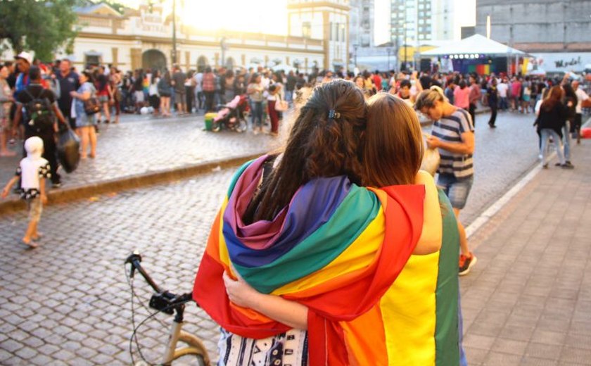 Comissão se reúne para votar projeto que assegura união homoafetiva