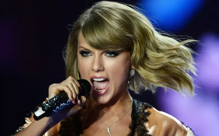 Taylor Swift registra marcas para se proteger de inteligência artificial