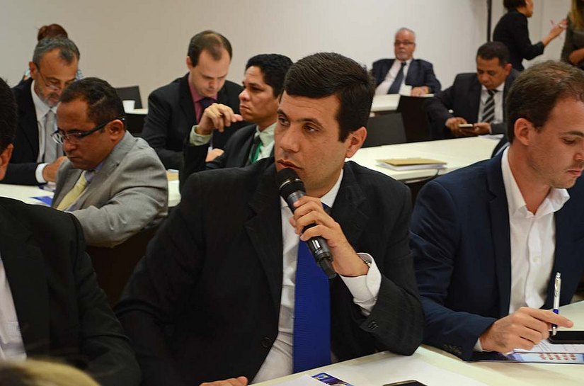 Hugo Wanderley participa de reunião do Conselho Político da CNM