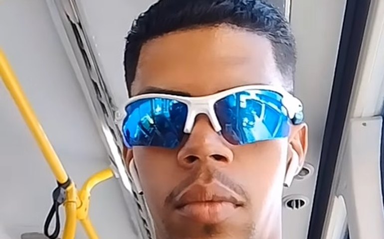 Ken Humano vira frentista e mostra mudança de vida nas redes