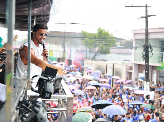 Banda Parangolé arrasta multidão em grande show fechando as festividades de 65 anos de Campo Alegre