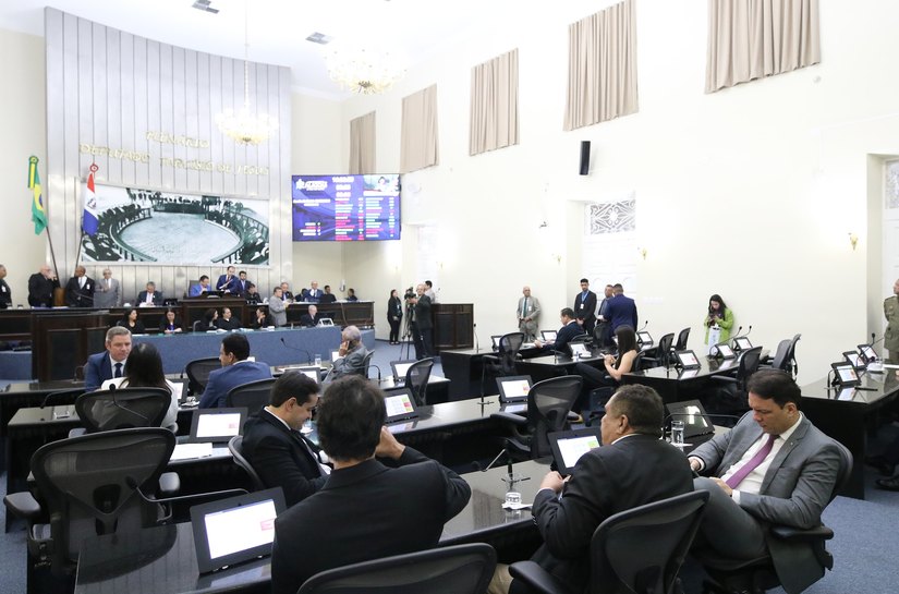Durante sessão na ALE, parlamentares aprovam PLDO e Legislativo entra em recesso