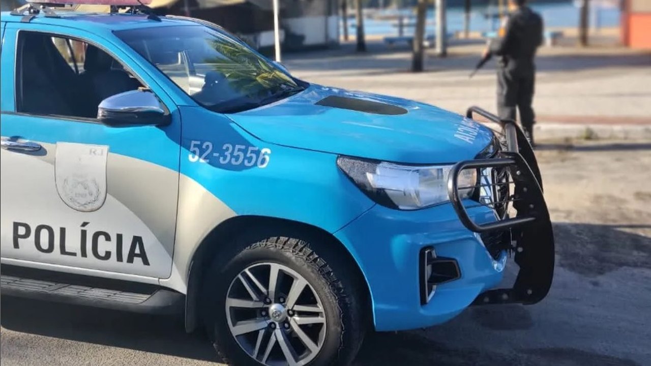 Discussão entre homem vestido de vaca e mulher com chapéu de panda acaba em delegacia no Rio