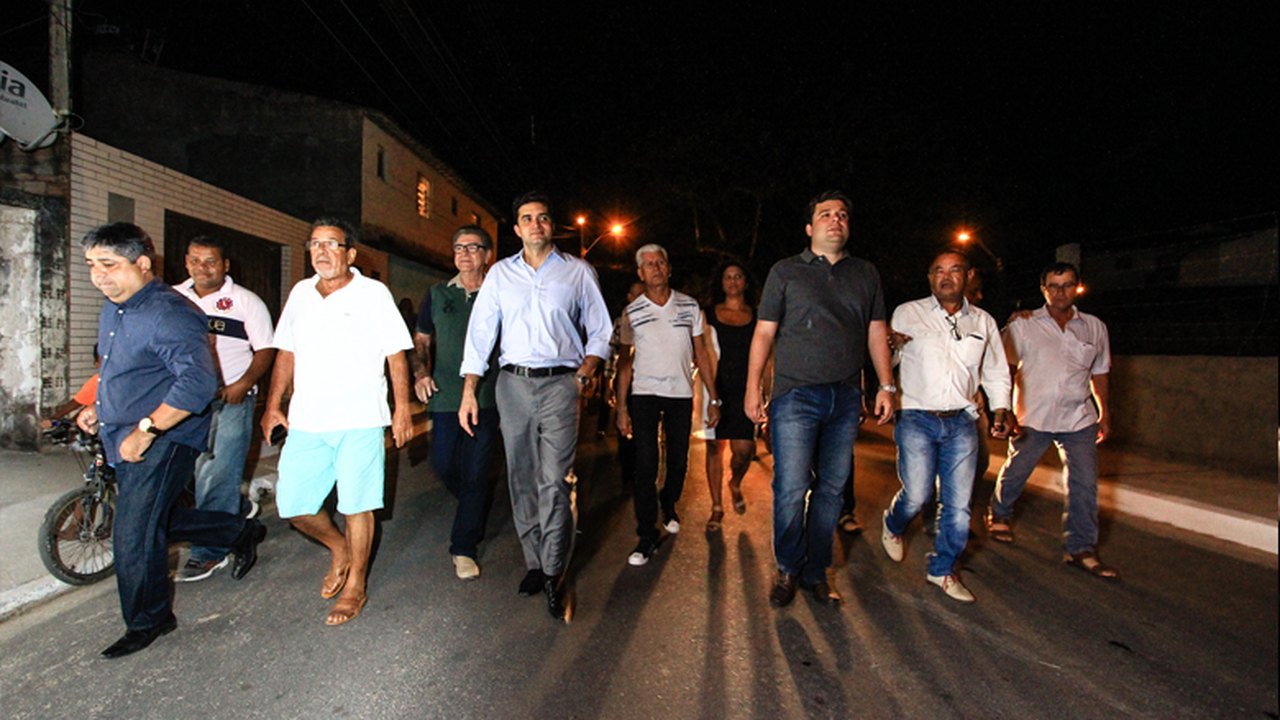 Rui Palmeira entrega mais ruas drenadas e pavimentadas na parte alta de Maceió