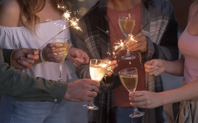 Festas de fim de ano elevam os riscos de acidentes oculares na cozinha