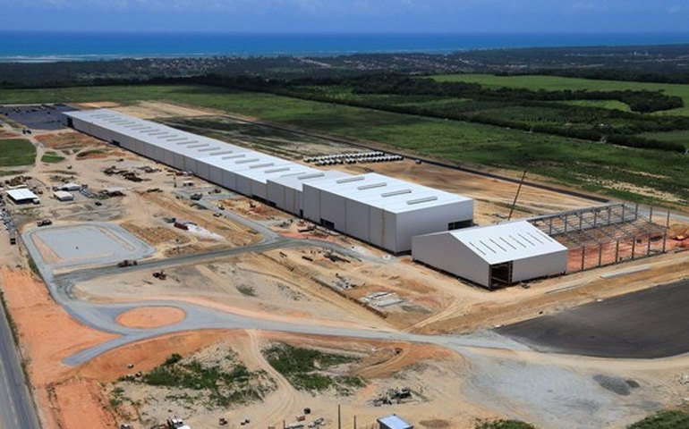 Governador visita obras da Portobello e recebe homenagem
