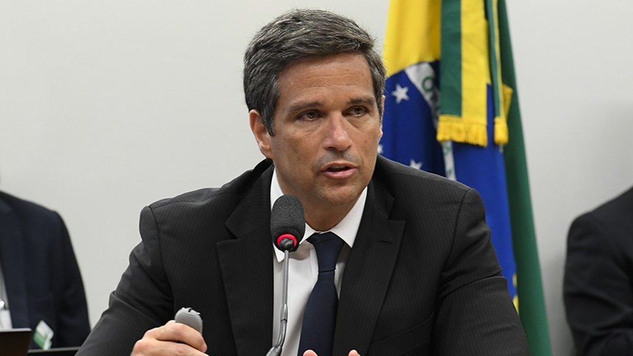 Presidente do BC diz que baixar juros 'na marra' pode descontrolar a inflação