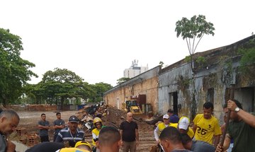 desabamento de galpão em Jaraguá