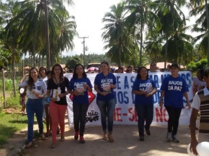 Anjos da Paz participam de caminhada contra as drogas em Feliz Deserto