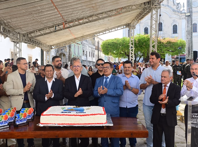 Prefeito Ronaldo Lopes destaca desenvolvimento e tradição nos 390 anos de Penedo