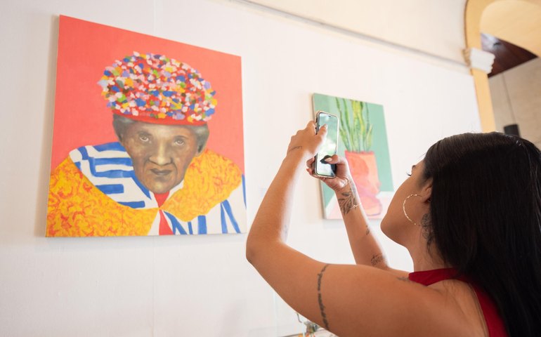 Exposição 'Retrato Reencanto' agrada visitantes no Museu da Imagem e do Som de Alagoas