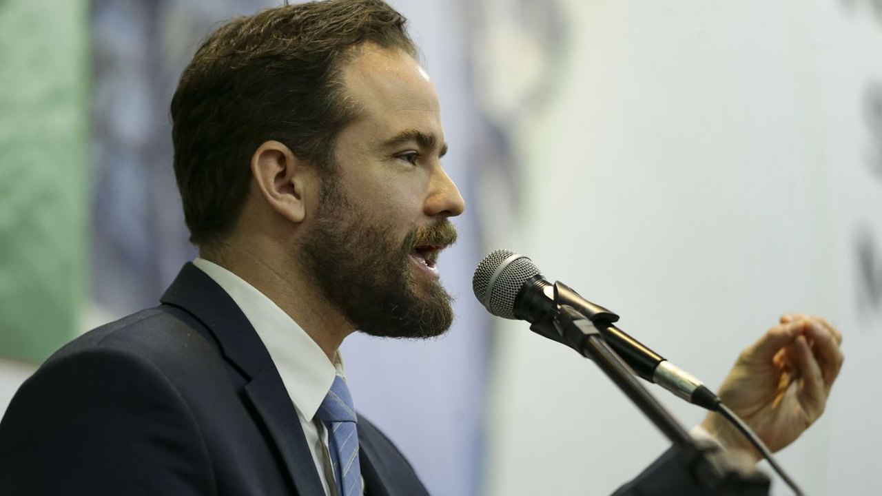 Durigan diz que conversará com setores para que imposto seletivo passe a valer só em 2028