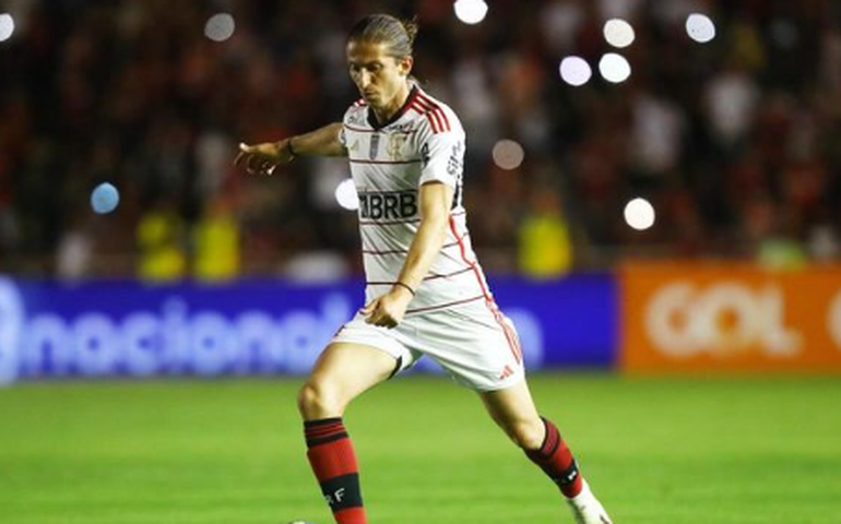 Filipe Luis assume o comando do sub-20 do Flamengo após a saída de Mário Jorge