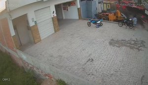 caminhão-pipa_desgovernado_sai_da_pista_e_atinge_trator_em_poço_redondo (540p)_Moment