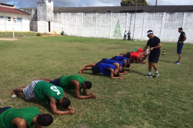 Esporte e brincadeiras de infância dinamizam atividades socioeducativas