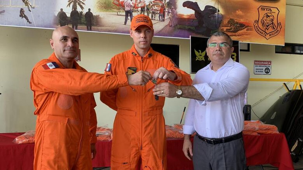 Corpo de Bombeiros entrega equipamentos e veículos para bombeiros integrantes do grupo aéreo