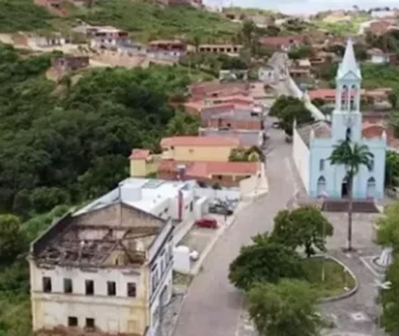 Irmãos de 17 e 21 anos estão entre três mortos a tiros dentro de casa em Mata Grande