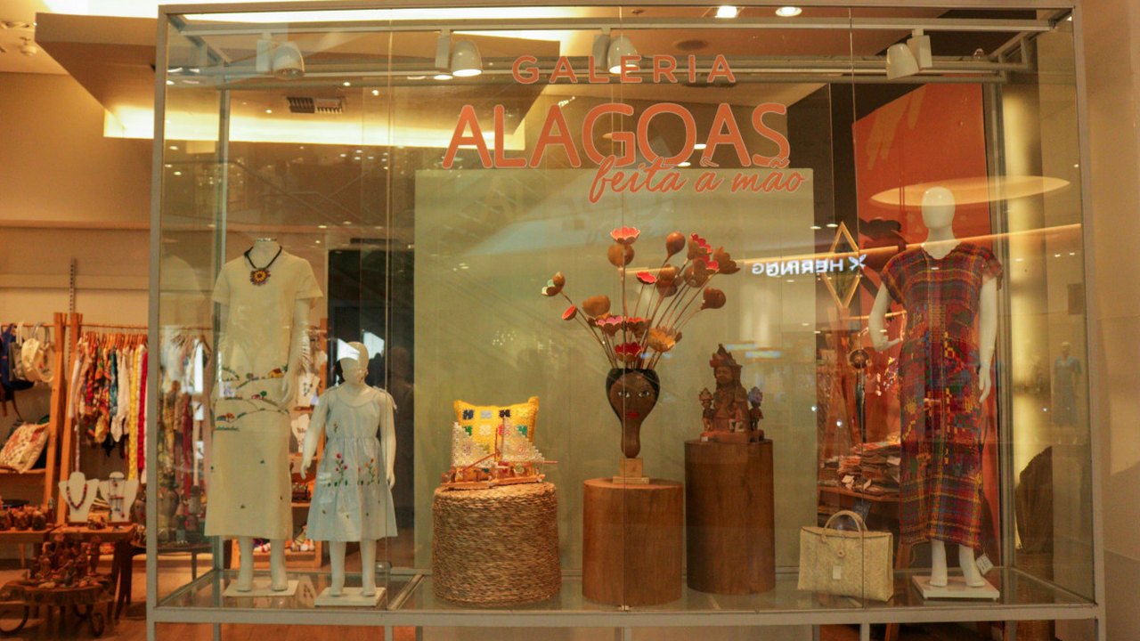 Artesãos comercializam obras na Galeria Alagoas Feita à Mão