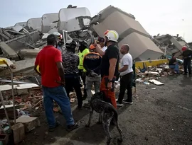 Equipes tentam resgatar menino de 9 anos preso sob escombros na Venezuela