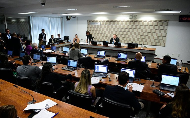 CE dá início a ciclo de discussões sobre ataques contra escolas