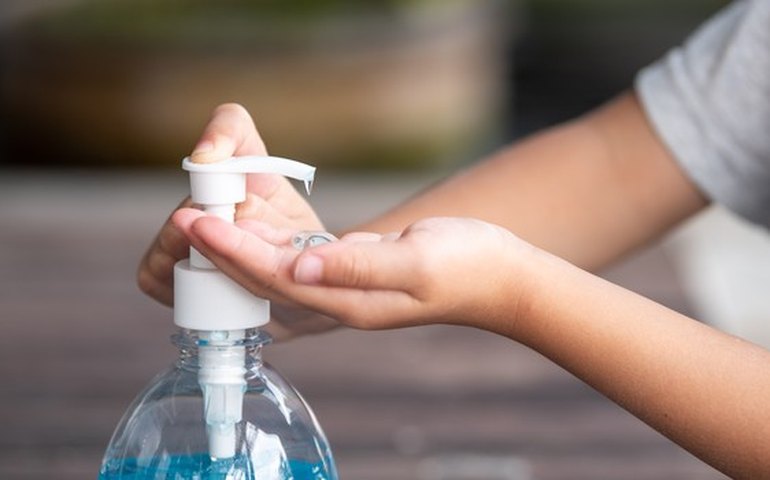 Justiça suspende venda de sabão em pó que fabricante afirma eliminar vírus