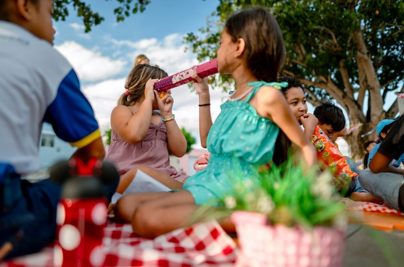 Com brincadeiras e contação de histórias, Prefeitura promove mais uma edição das Férias nas Arapiraquinhas