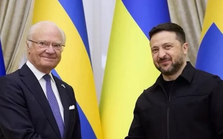Rei da Suécia evita apertar a mão de Zelensky e gesto repercute nas redes