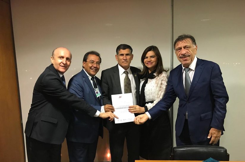 Carta com reivindicações nordestinas é entregue ao ministro Carlos Santos Cruz