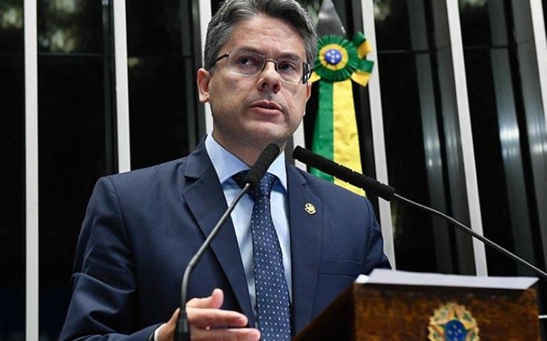 Senador apresenta PEC alternativa que reduz a R$ 70 bilhões gasto fora do teto