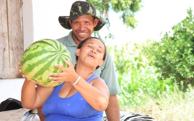 Água do Canal do Sertão traz famílias de volta para o campo