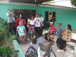 Rapaziada levou presentes aos velhinhos do Leal