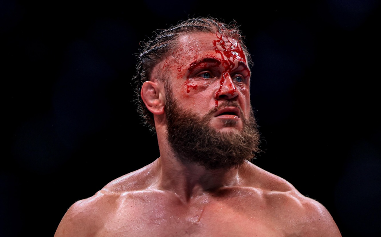 Rafael Fiziev se lesiona e está fora da luta contra Charles do Bronx no UFC Rio